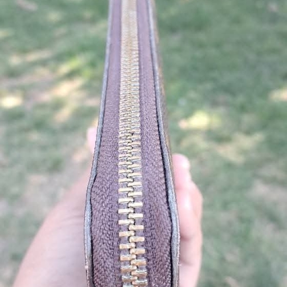 Louis Vuitton Monogram Wallet - Picture 5 of 8